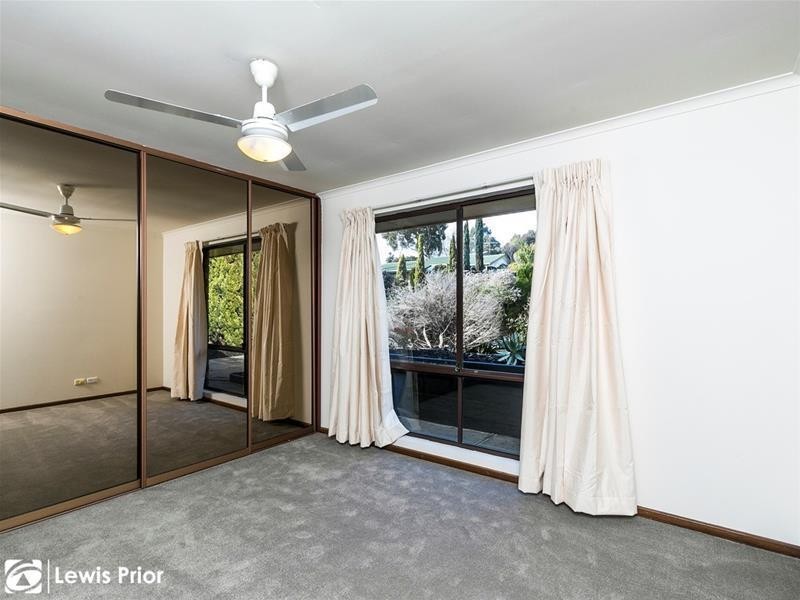 42 Serenade Crescent, Aberfoyle Park SA 5159