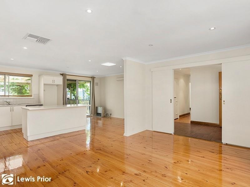 4 Swan Avenue, Happy Valley SA 5159