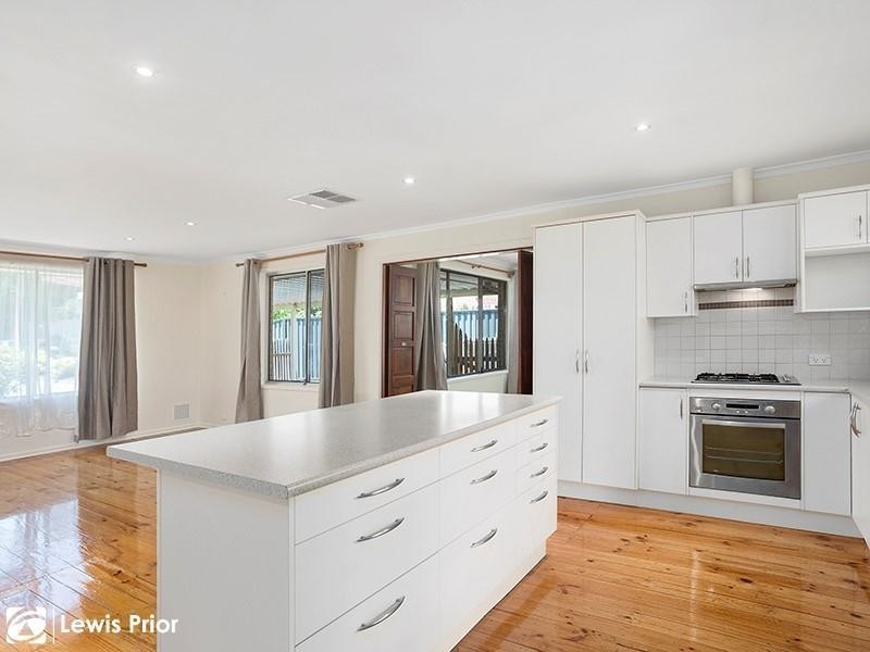 4 Swan Avenue, Happy Valley SA 5159