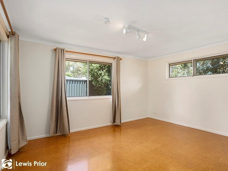 4 Swan Avenue, Happy Valley SA 5159