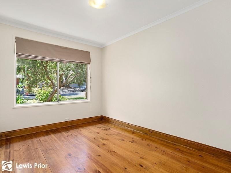 4 Swan Avenue, Happy Valley SA 5159