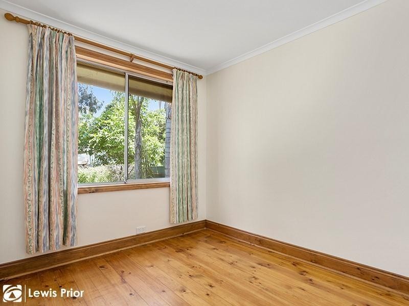 4 Swan Avenue, Happy Valley SA 5159