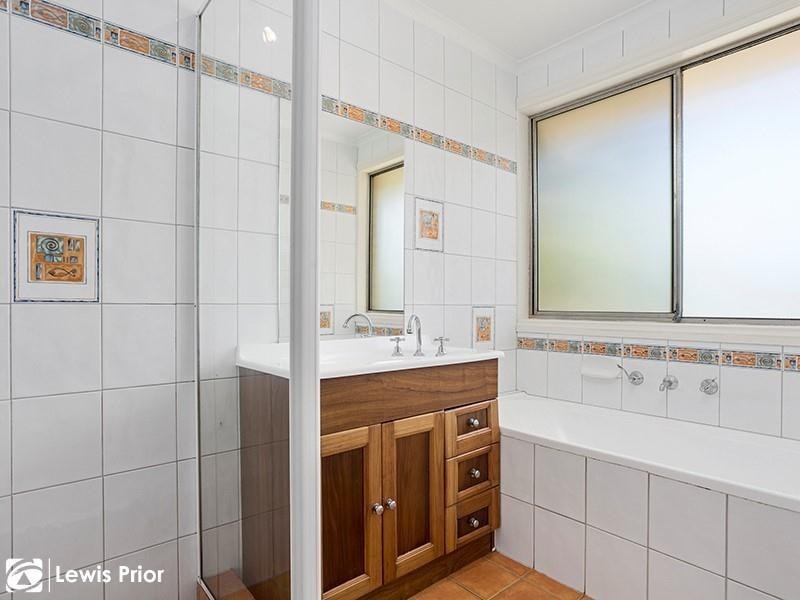 4 Swan Avenue, Happy Valley SA 5159