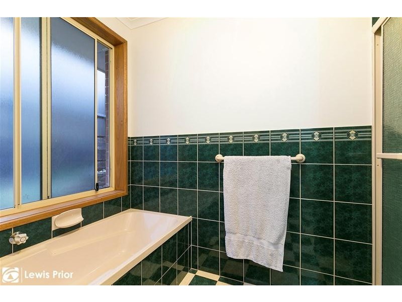 42 Vennachar Drive, Hallett Cove SA 5158