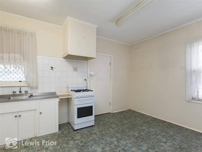 8 Fourth Avenue, Warradale SA 5046