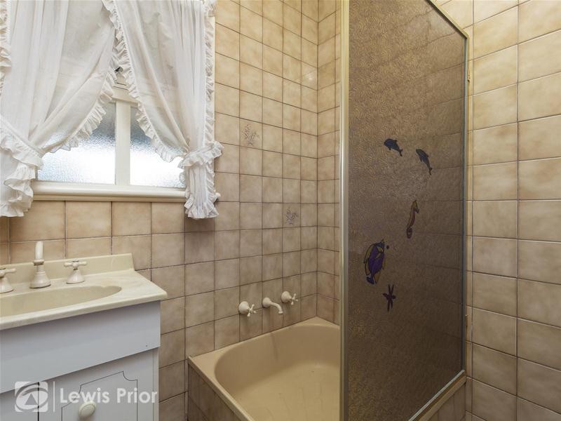 8 Fourth Avenue, Warradale SA 5046