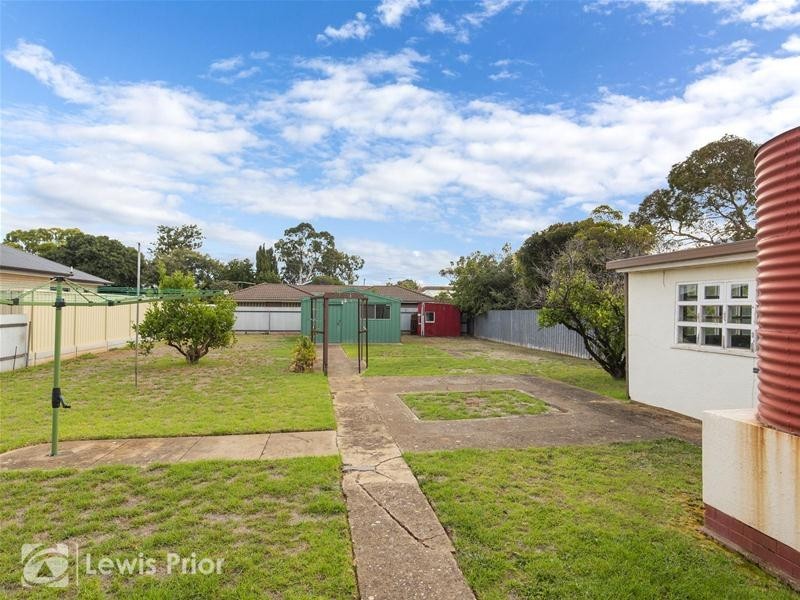 8 Fourth Avenue, Warradale SA 5046