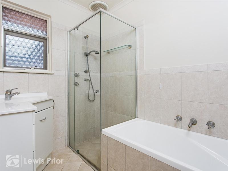 9 Hui Hui Drive, Happy Valley SA 5159