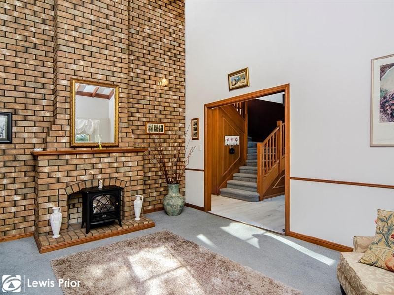 9 The Parkway, Aberfoyle Park SA 5159