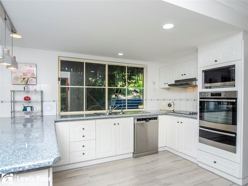 9 The Parkway, Aberfoyle Park SA 5159