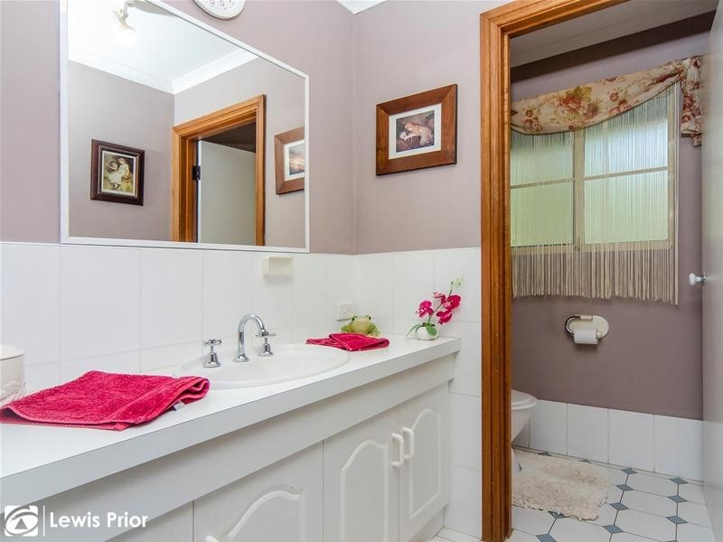 9 The Parkway, Aberfoyle Park SA 5159