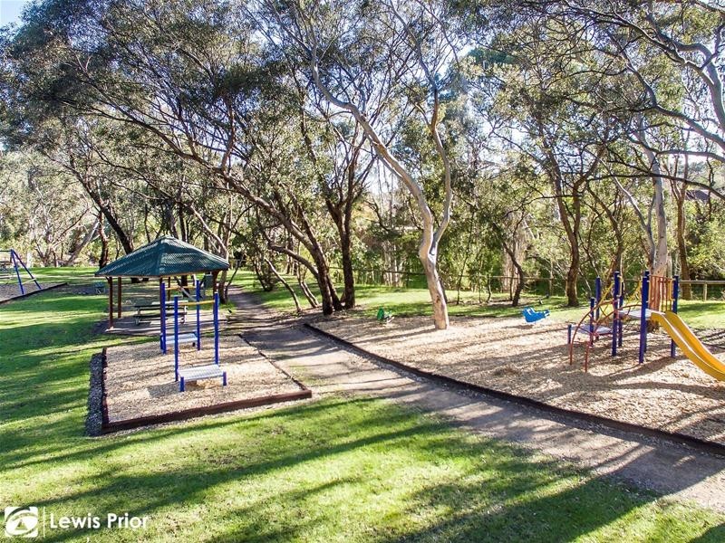 9 The Parkway, Aberfoyle Park SA 5159