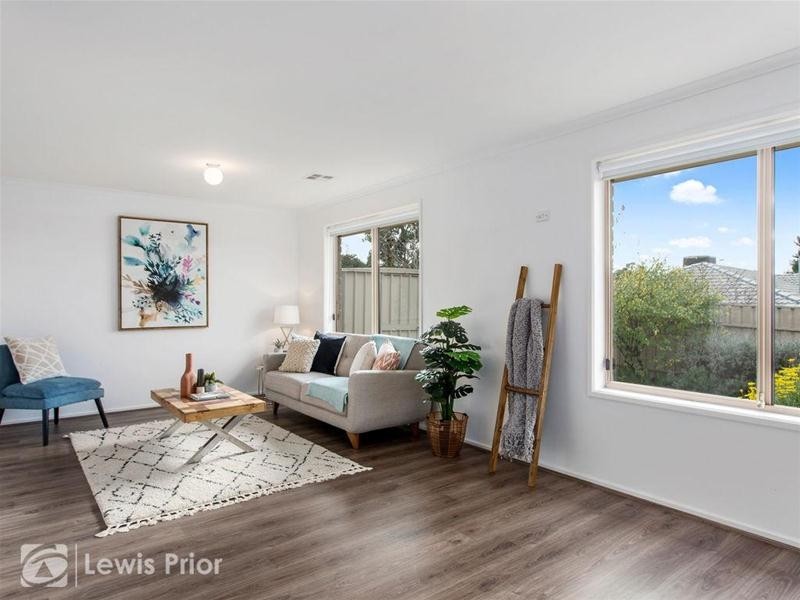 16 Barnes Crescent, Woodcroft SA 5162