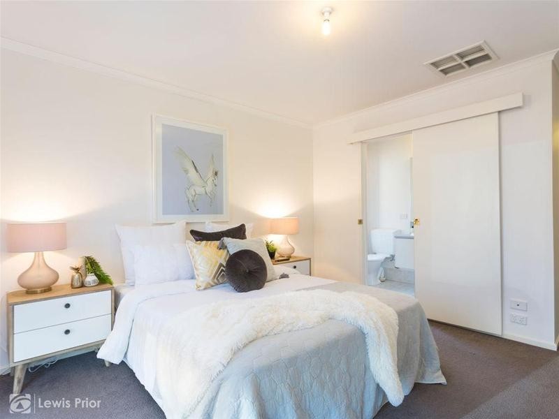 16 Barnes Crescent, Woodcroft SA 5162