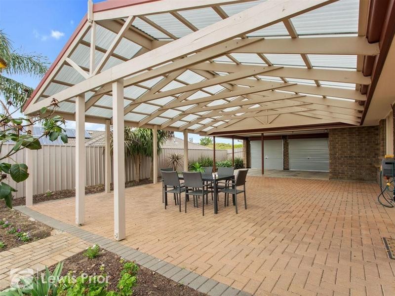 16 Barnes Crescent, Woodcroft SA 5162