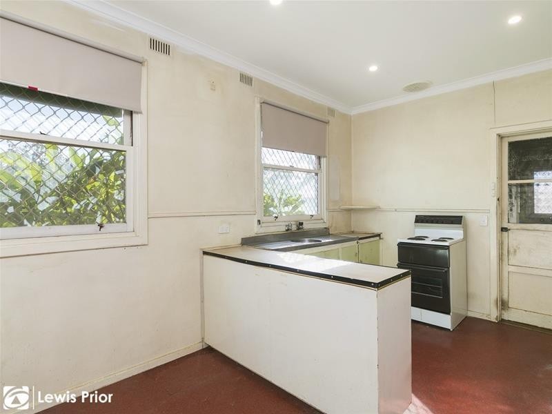 15 Seacombe Road, Sturt SA 5047