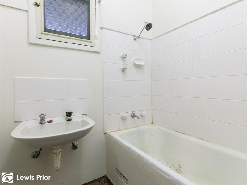 15 Seacombe Road, Sturt SA 5047