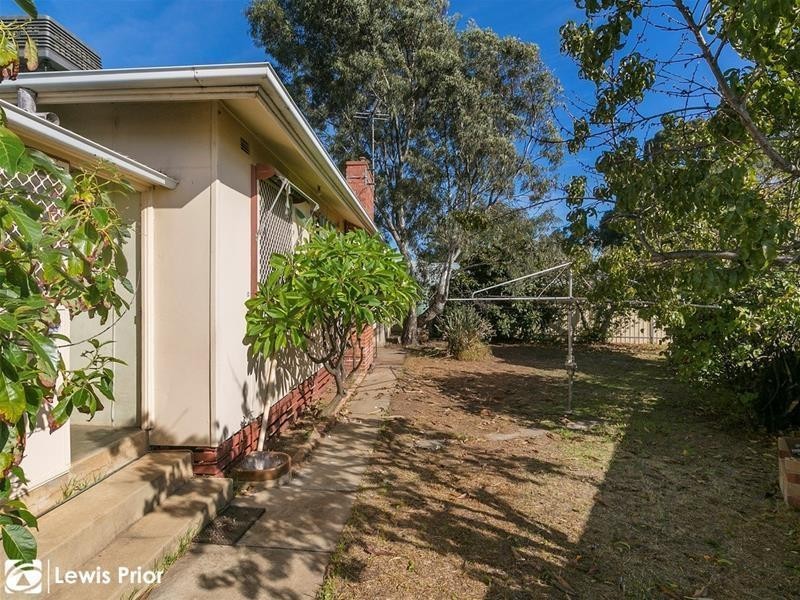15 Seacombe Road, Sturt SA 5047