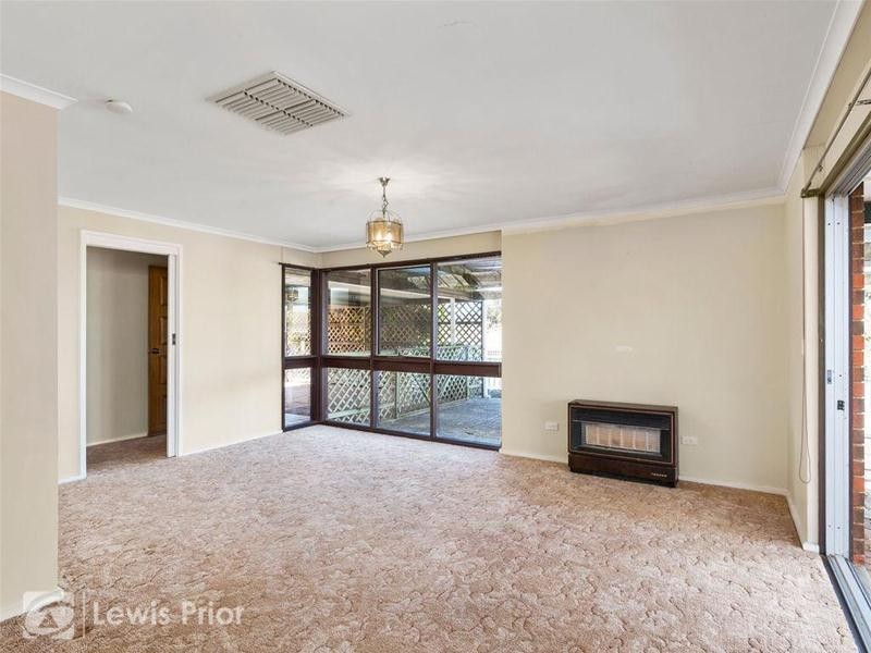 2 Magnolia Avenue, Happy Valley SA 5159