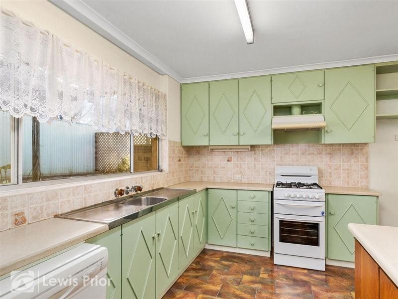 2 Magnolia Avenue, Happy Valley SA 5159