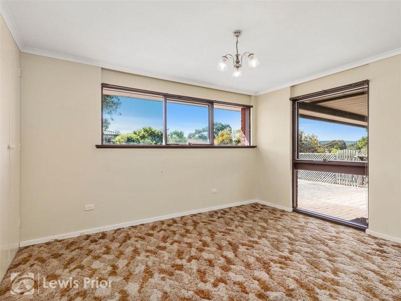 2 Magnolia Avenue, Happy Valley SA 5159