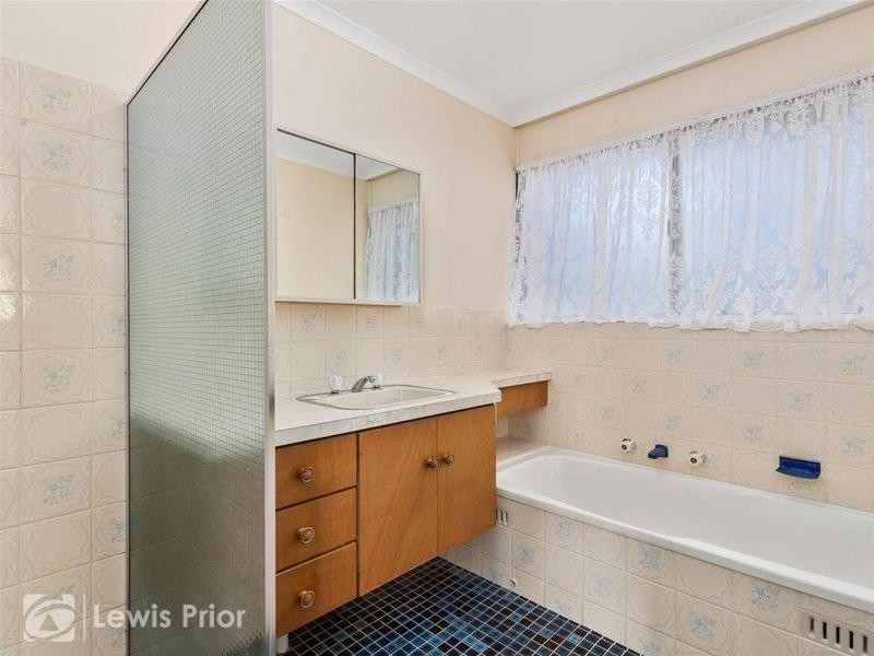 2 Magnolia Avenue, Happy Valley SA 5159