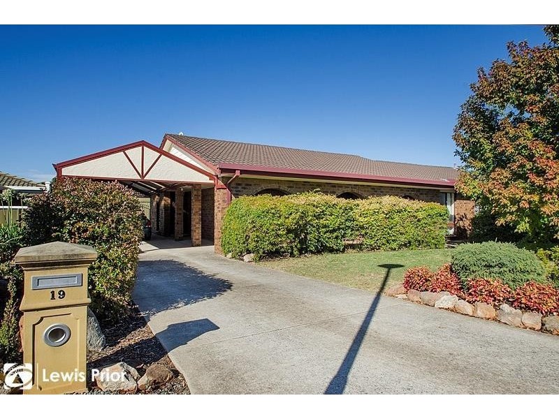 19 Siegersdorf Crescent, Old Reynella SA 5161