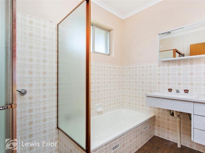 1/4 First Avenue, Warradale SA 5046