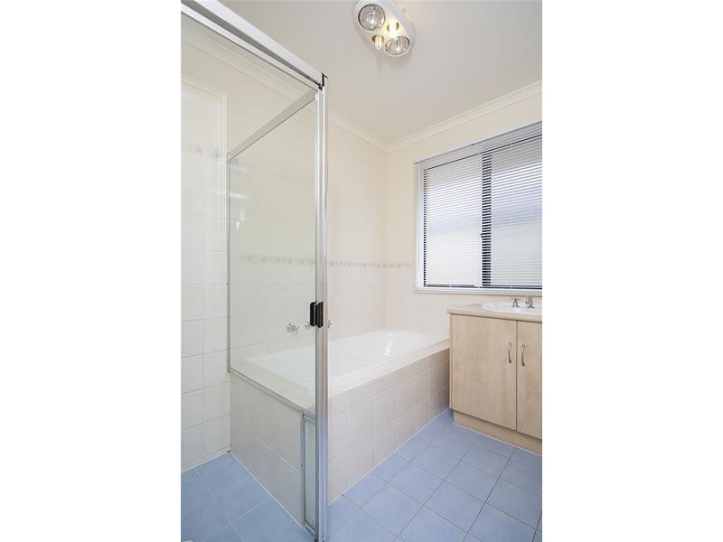 24 New York Road, Aberfoyle Park SA 5159