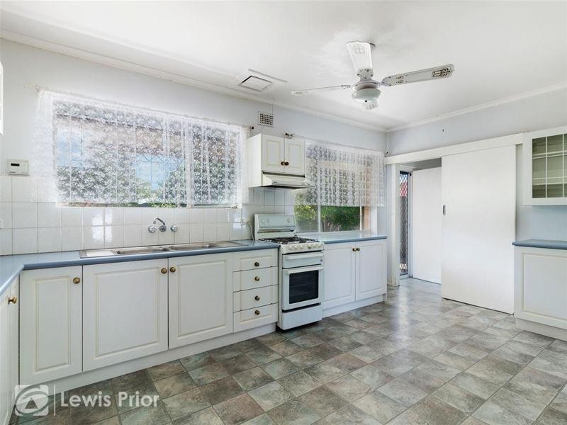 1 Parkmore Avenue, Sturt SA 5047
