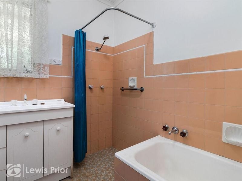 1 Parkmore Avenue, Sturt SA 5047
