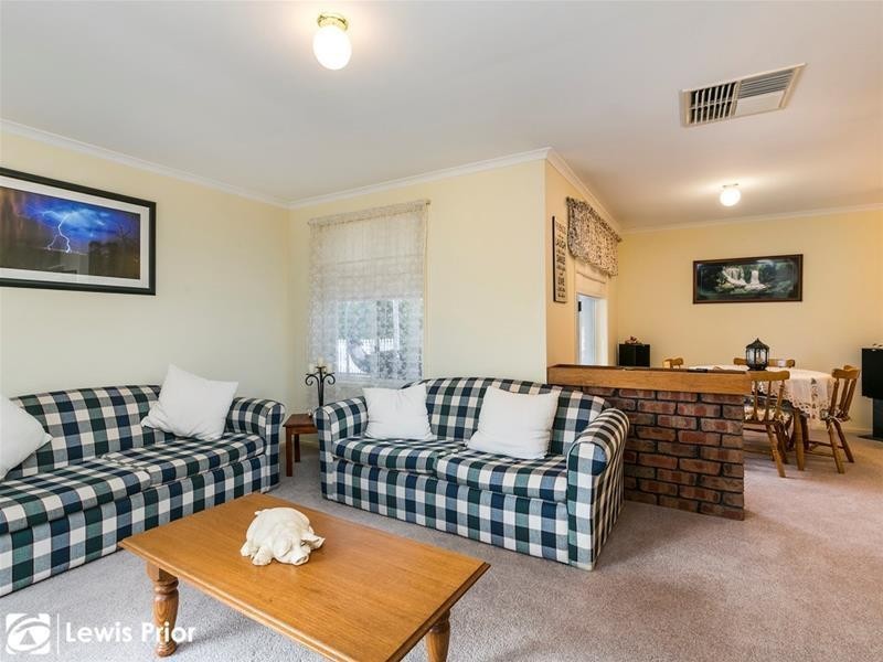 8 Victoria Avenue, Woodcroft SA 5162