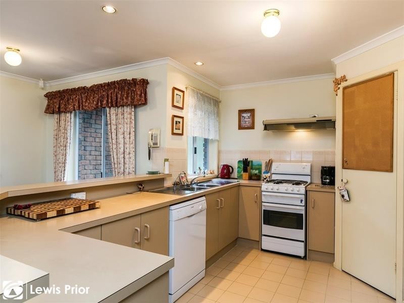 8 Victoria Avenue, Woodcroft SA 5162