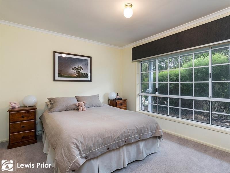 8 Victoria Avenue, Woodcroft SA 5162