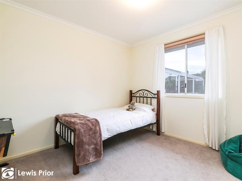 8 Victoria Avenue, Woodcroft SA 5162