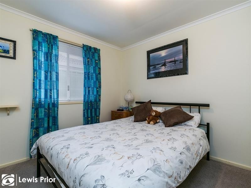 8 Victoria Avenue, Woodcroft SA 5162