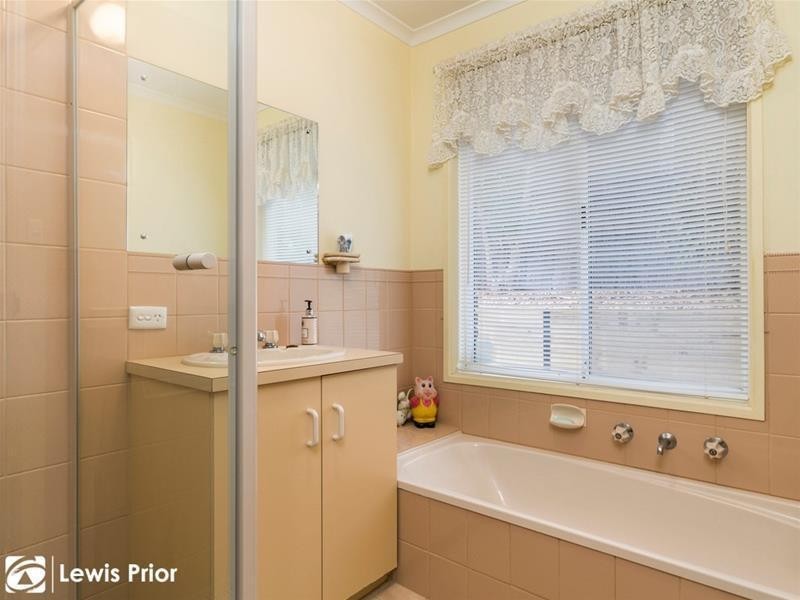 8 Victoria Avenue, Woodcroft SA 5162