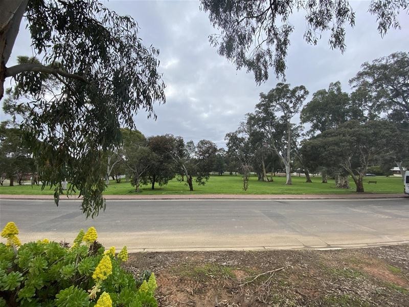 1 Maluka Drive, Happy Valley SA 5159