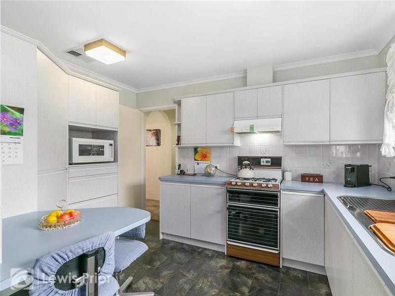 13 Trinidad Way, Happy Valley SA 5159