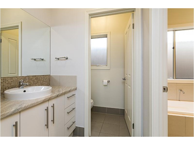 1/8 Cinnamon Way, Aberfoyle Park SA 5159