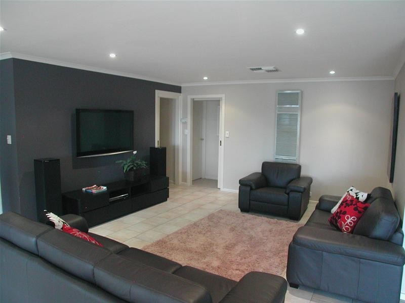 17 Crossing Road, Aberfoyle Park SA 5159