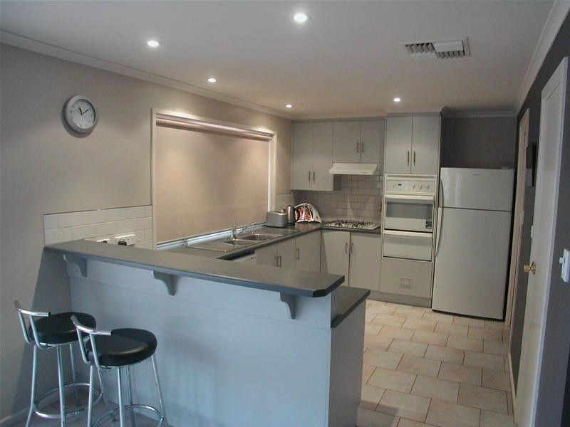 17 Crossing Road, Aberfoyle Park SA 5159