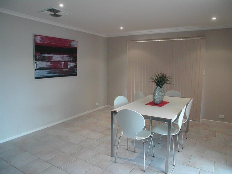 17 Crossing Road, Aberfoyle Park SA 5159