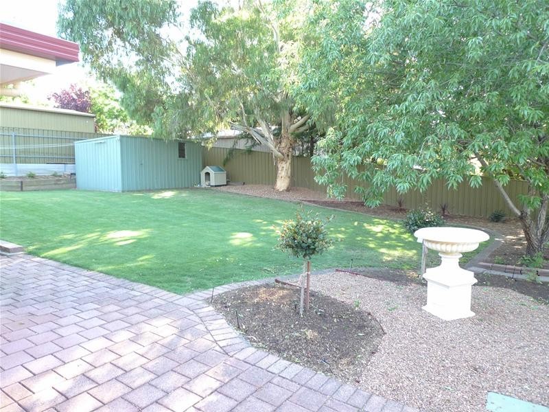 17 Crossing Road, Aberfoyle Park SA 5159