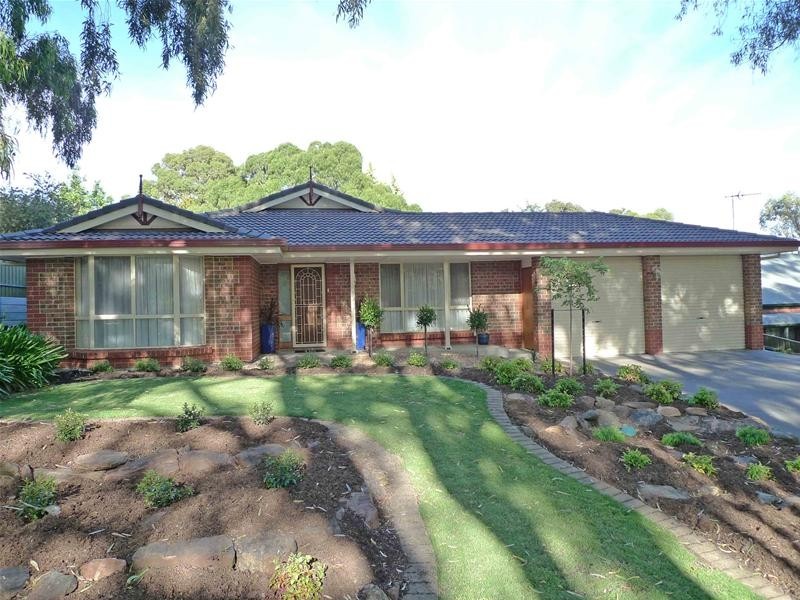 17 Crossing Road, Aberfoyle Park SA 5159