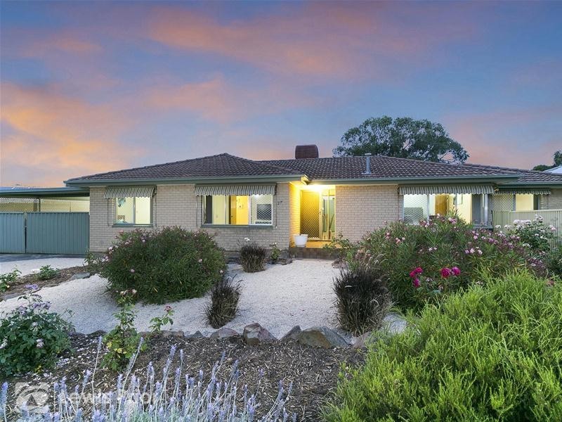 27 Whiteley Drive, Trott Park SA 5158