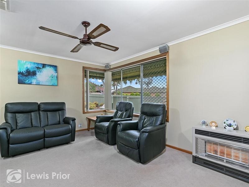 27 Whiteley Drive, Trott Park SA 5158