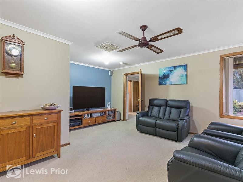 27 Whiteley Drive, Trott Park SA 5158