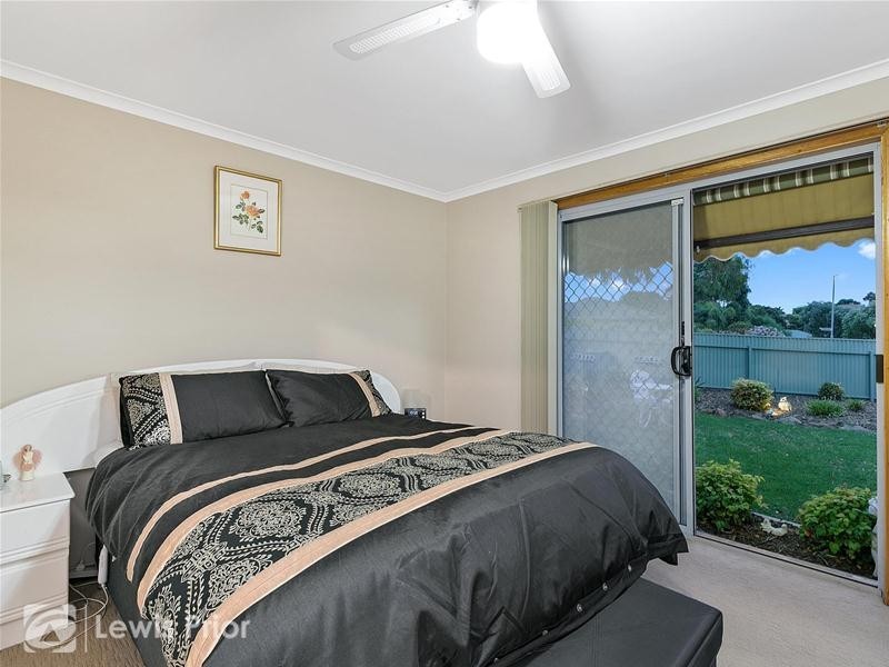 27 Whiteley Drive, Trott Park SA 5158