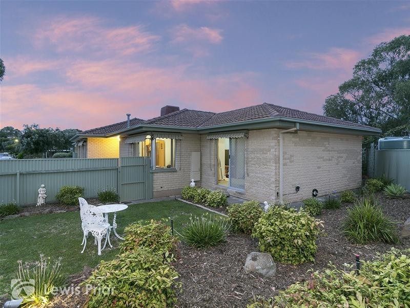27 Whiteley Drive, Trott Park SA 5158